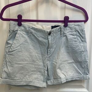 Gap women’s linen blue & white striped shorts, size 2